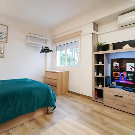 Playa La Carihuela Con Piscina Wi-fi トレモリノス